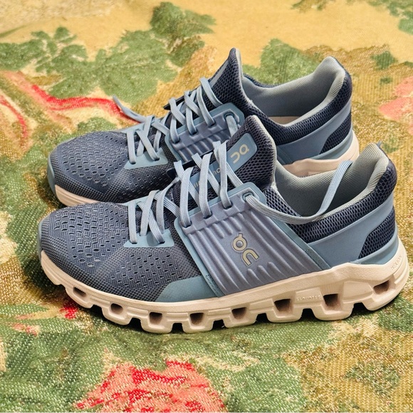 ON RUNNING Size W7
Cloudswift Sneakers - Picture 5 of 14